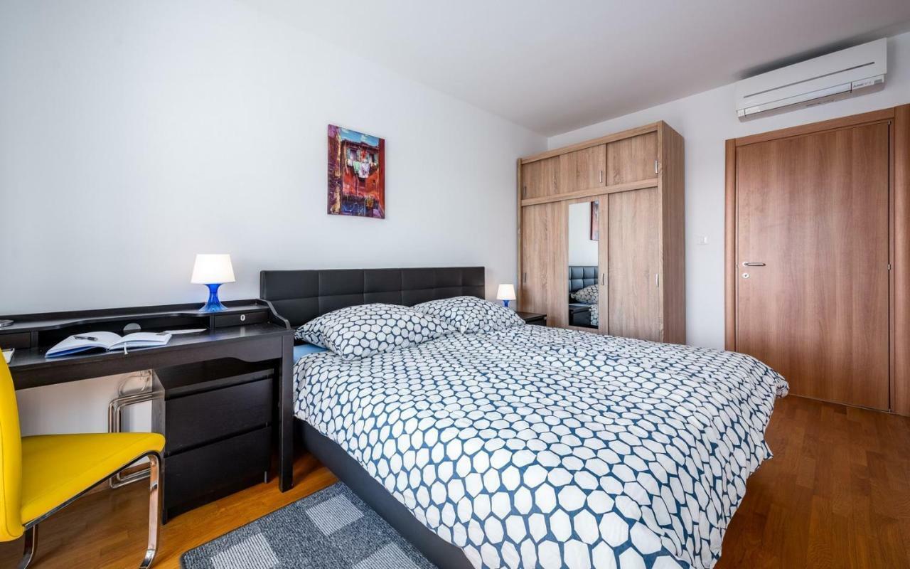 Laura House With Apartment Umag Exterior foto
